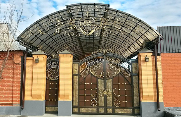 Купить или заказать ворота для дома с навесом - стильные и надежные решения для вашего участка в Губахе от 41858 руб | ВоротМастер-Гбх